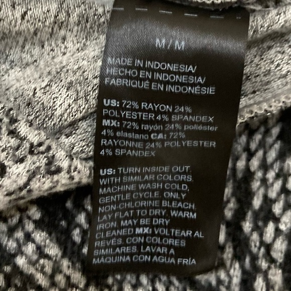 WHBM gray & black mixed animal print funnel neck tunic length sweater sz medium - Picture 11 of 11